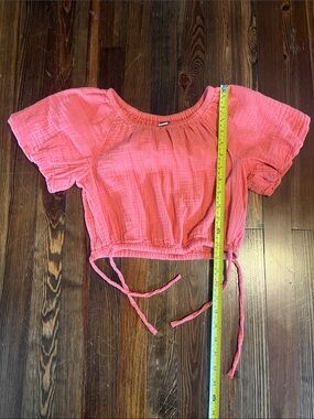 Old Navy Pink Cropped Tie-Hem Tee